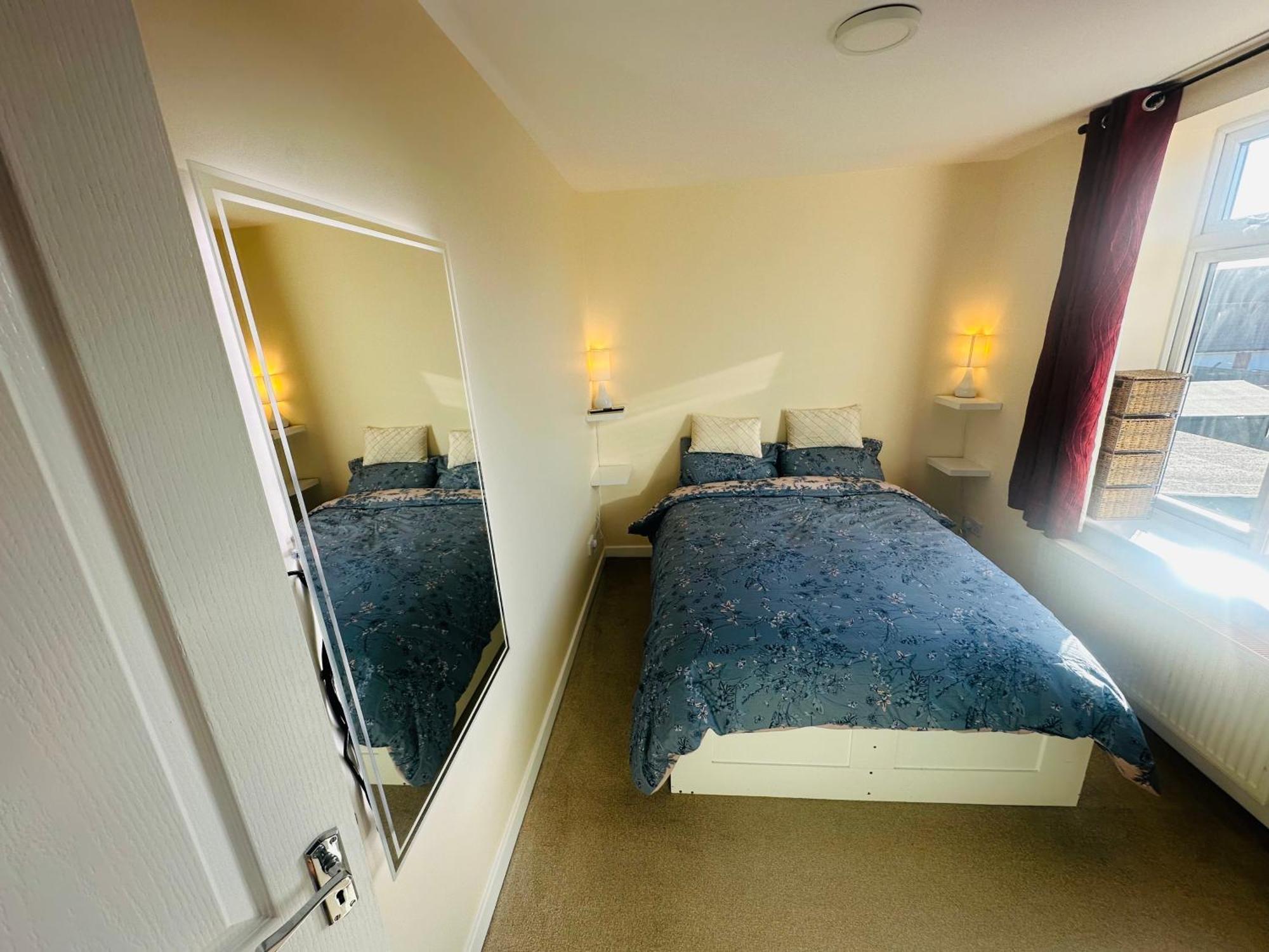 Eeeee Hotel Bradley Stoke Exterior photo